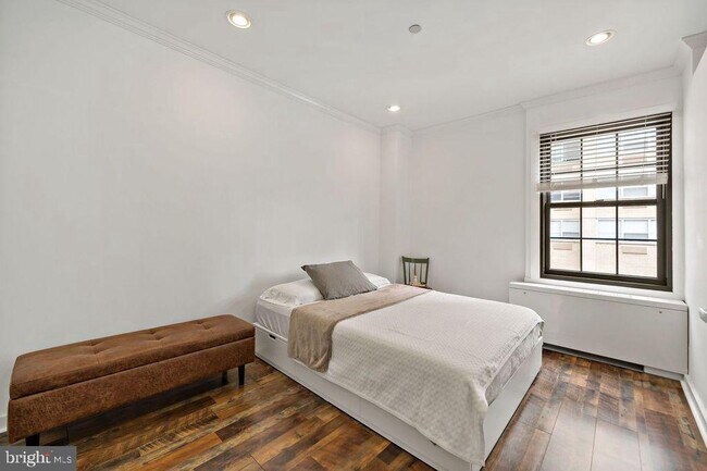 Foto del edificio - 219-29 S 18th St