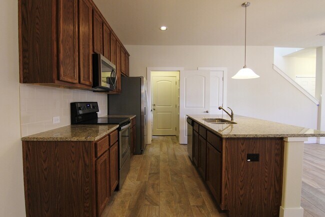 Foto del edificio - 3/2.5/2 Townhome Inside The Loop! Walk to ...