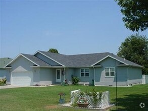 Building Photo - 340 Cherokee Ct
