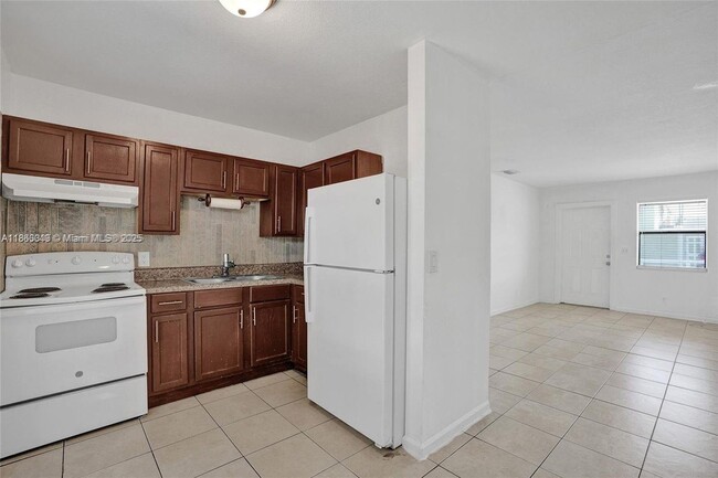 Building Photo - 1200 W 31st St