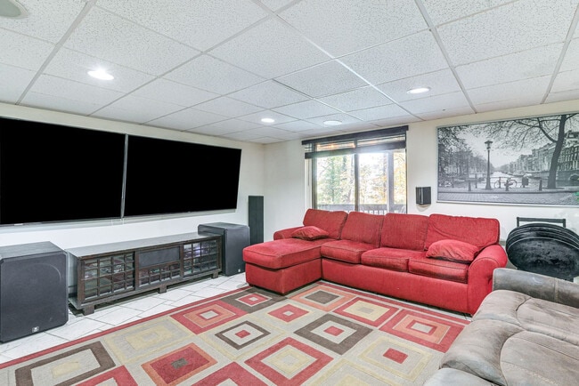 Building Photo - 142 Gypsy Ln