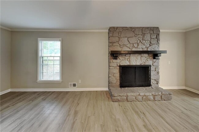 Building Photo - 255 St Patrick Dr SW