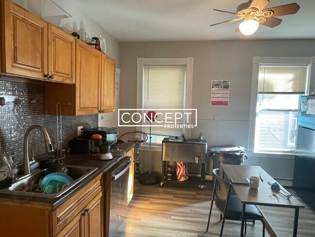 Building Photo - 65 Hillside St