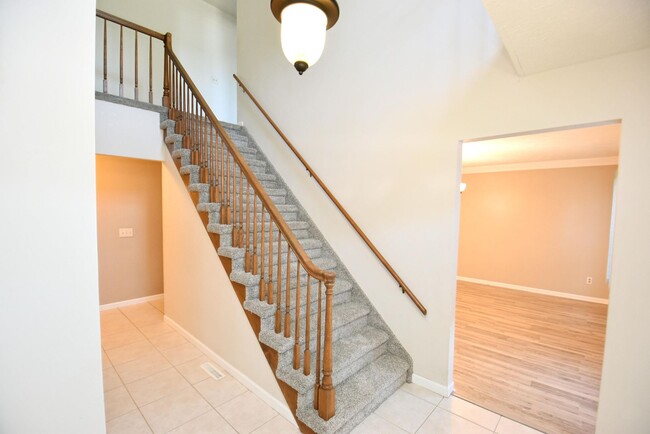 Building Photo - Large executive home in Granger IN