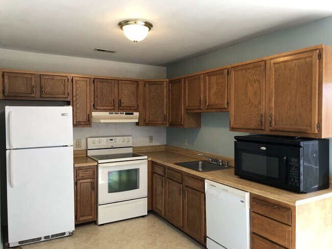 Building Photo - Stafford End Unit Townhouse