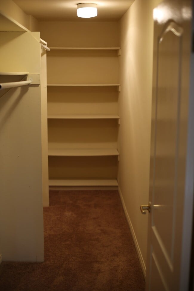 closet - 4067 Tujunga Ave
