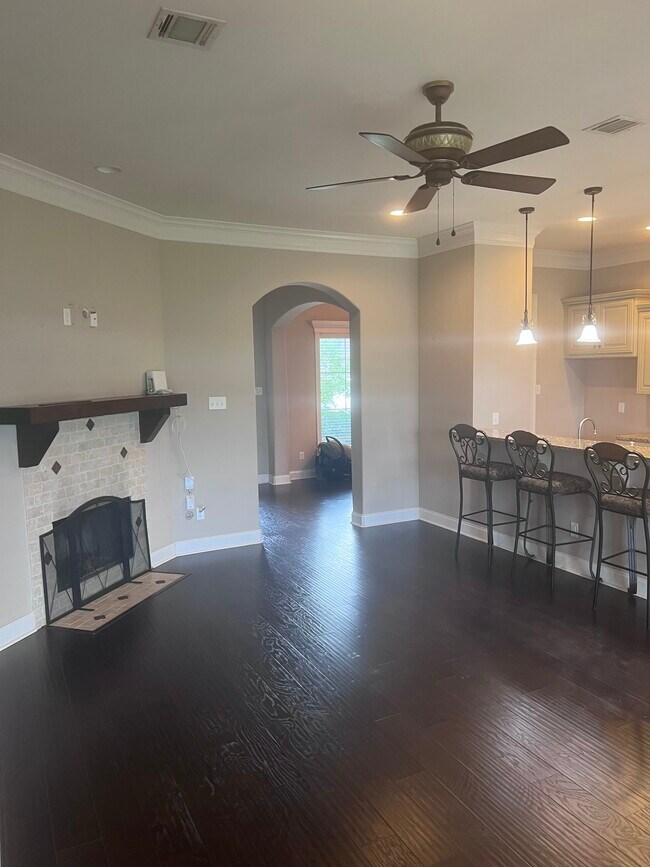 Building Photo - 205 Range Dr
