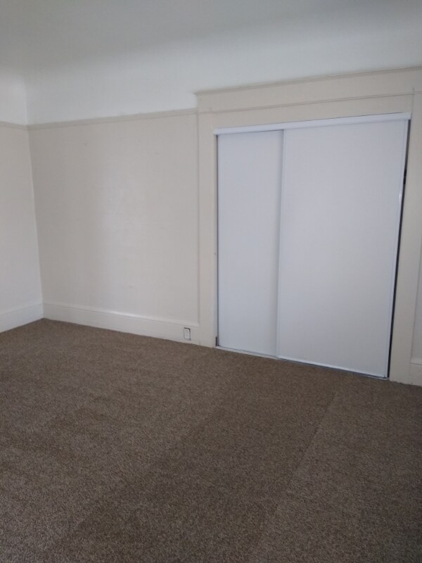 Building Photo - 522 Flora St