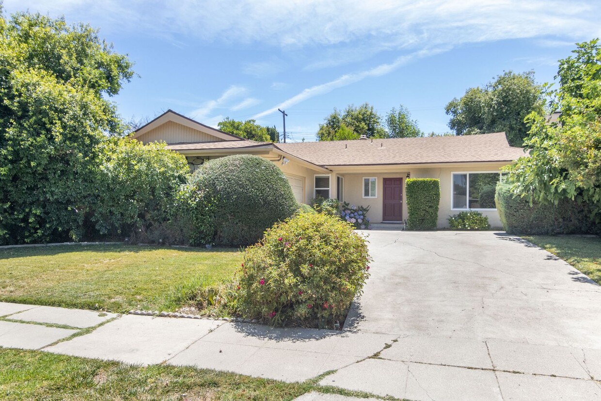 Primary Photo - 23824 Calvert St
