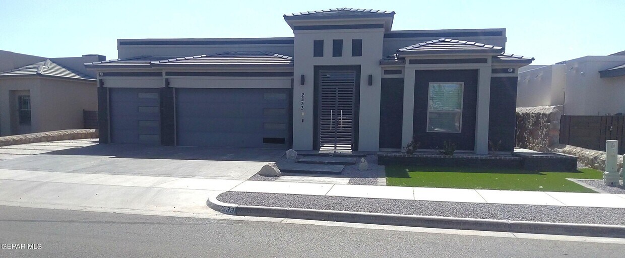 Foto principal - 2833 Fred Roberts Dr