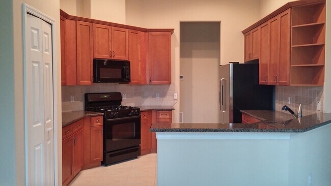 Foto del edificio - Elegant Home in Gated Regency Hills Community with Three Car Garage