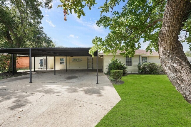 Building Photo - 5966 Doulton Dr