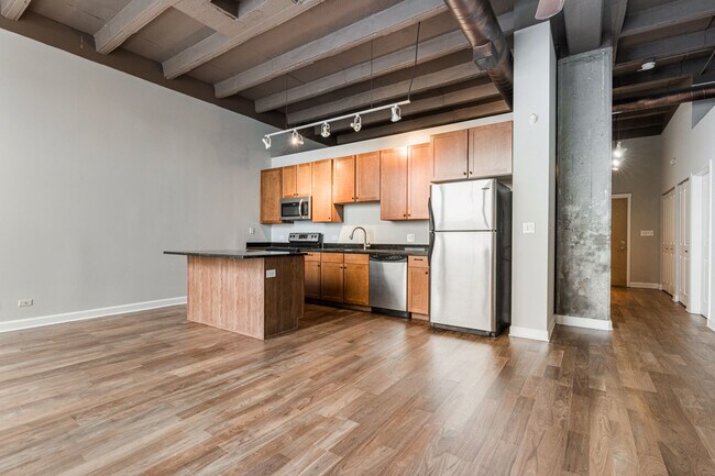 Building Photo - 4131 W Belmont Ave