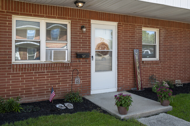 Private Entrance - Rossford Hills Apartments