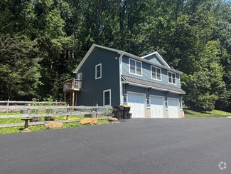 Building Photo - 3911 Dogwood Ln