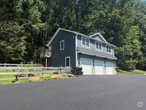 Building Photo - 3911 Dogwood Ln