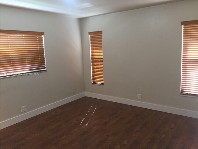 Foto del edificio - 8211 NW 39th St