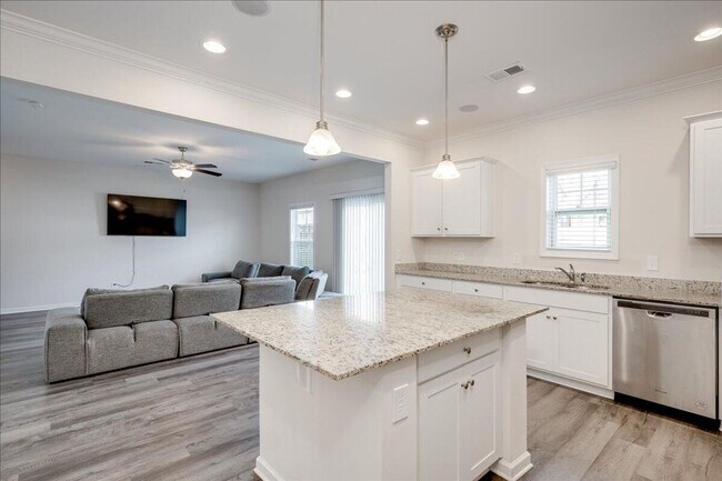 Foto del edificio - Home For Rent - 4050 Thinbleberry Drive Gr...