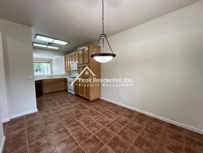 Foto del edificio - Beautiful Folsom 3bd/2ba Home with RV Access!