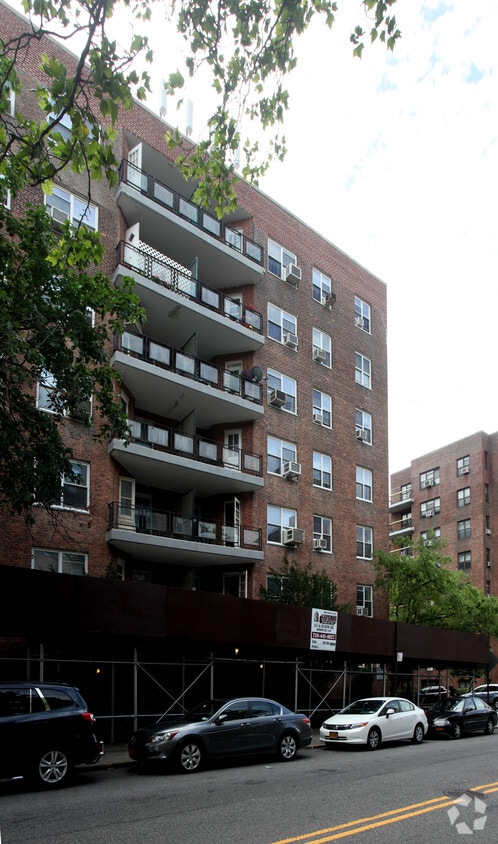 Building Photo - 101-06 67th Dr