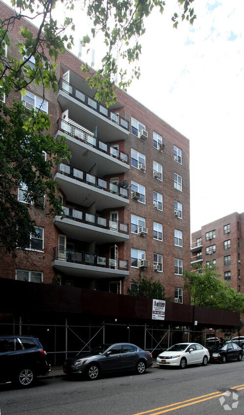 Foto del edificio - 101-06 67th Dr