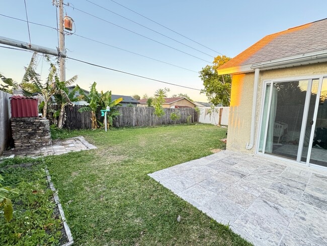 Foto del edificio - 10313 Crystal Point Dr