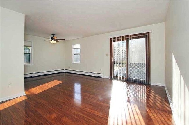 Building Photo - 18 Homer St