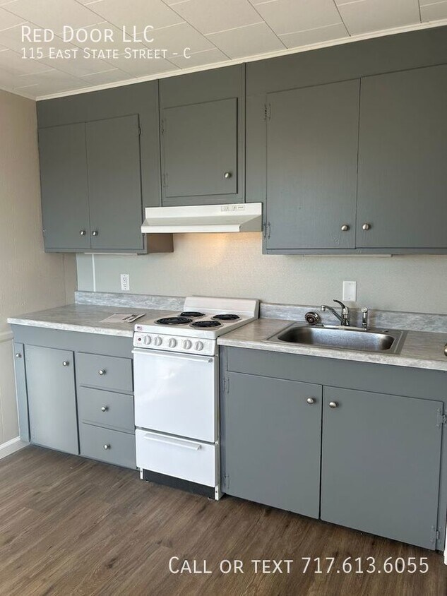 Foto principal - 2 bed 1 bath in the heart of Quarryville