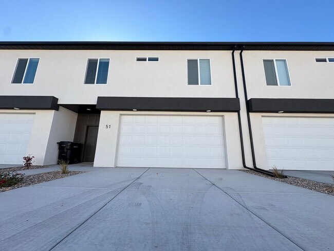 Foto del edificio - Brand New Home Avalible