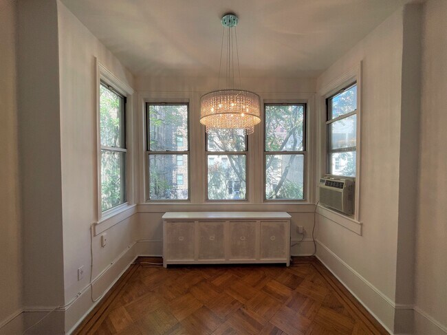 Dining Area - 111 E 60th St