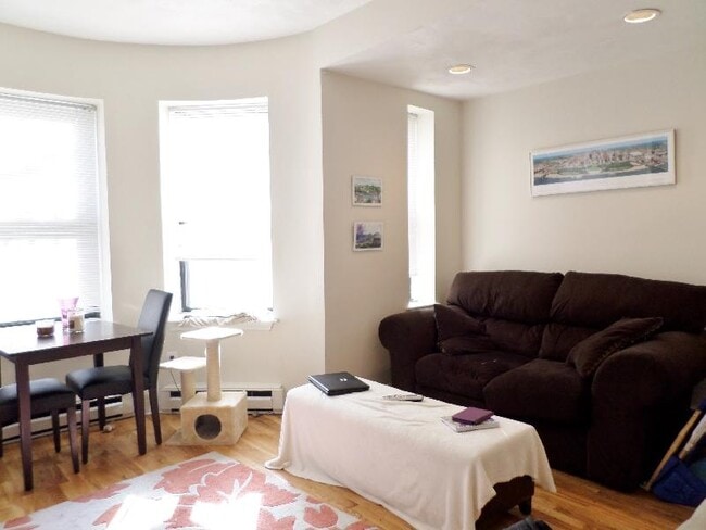 Foto del edificio - 57 Westland Ave