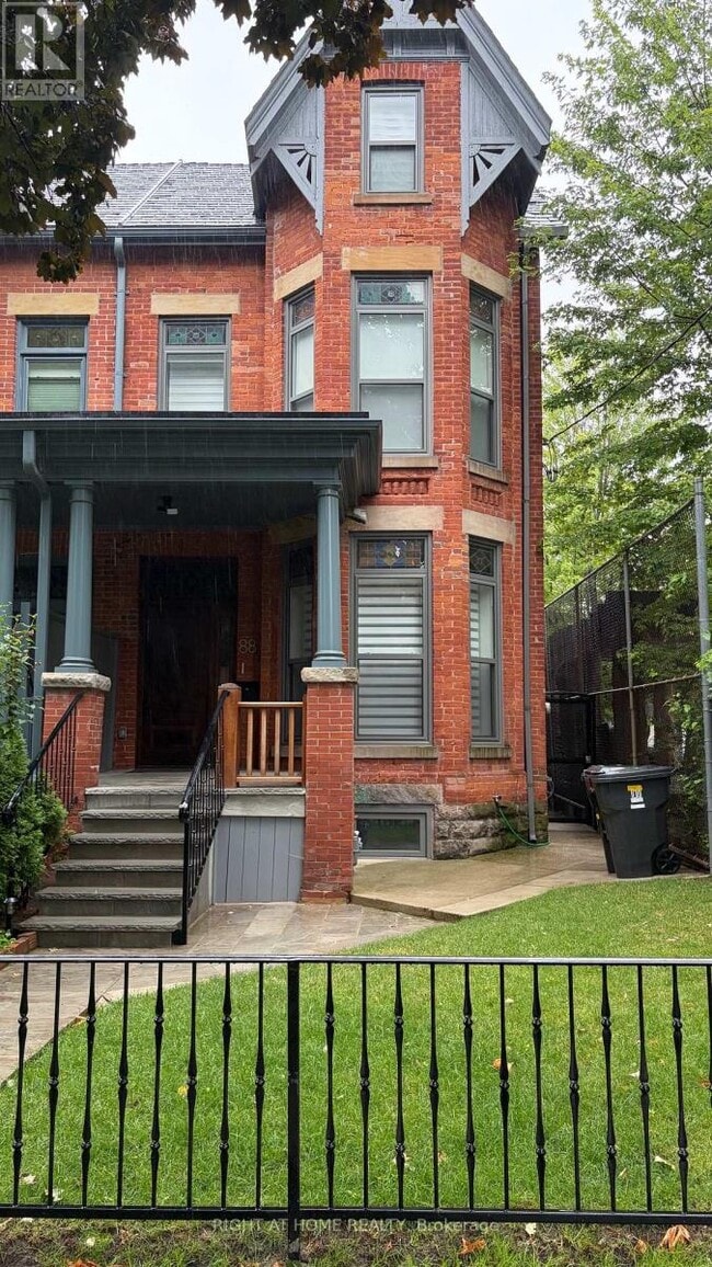 Building Photo - 88 Brunswick Ave