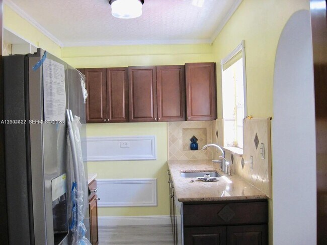 Foto del edificio - 2140 NE 180th St