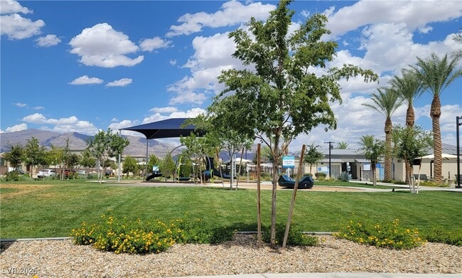 Foto del edificio - 2842 Matador Red Ave