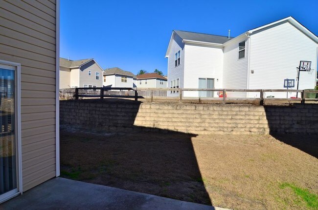 Building Photo - 875 Spears Dr