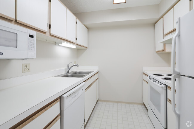 2 BR, 2 BA - Kitchen - Elmhurst Place Apartments