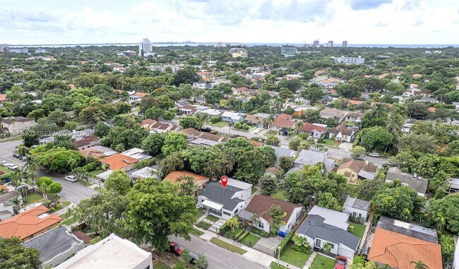 Foto del edificio - 1854 SW 17th St