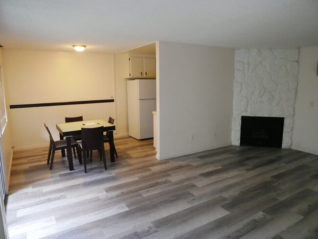 Living Room - Dining Room - 1914 Corinth Ave