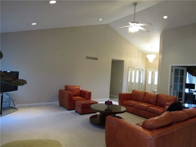 Building Photo - 5789 17 Mile Rd
