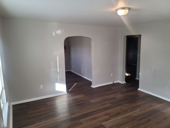 Foto del edificio - Coming soon-3 bedroom house with garage and basement