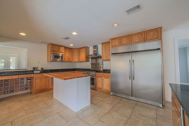 Building Photo - 407 Parkway Ct
