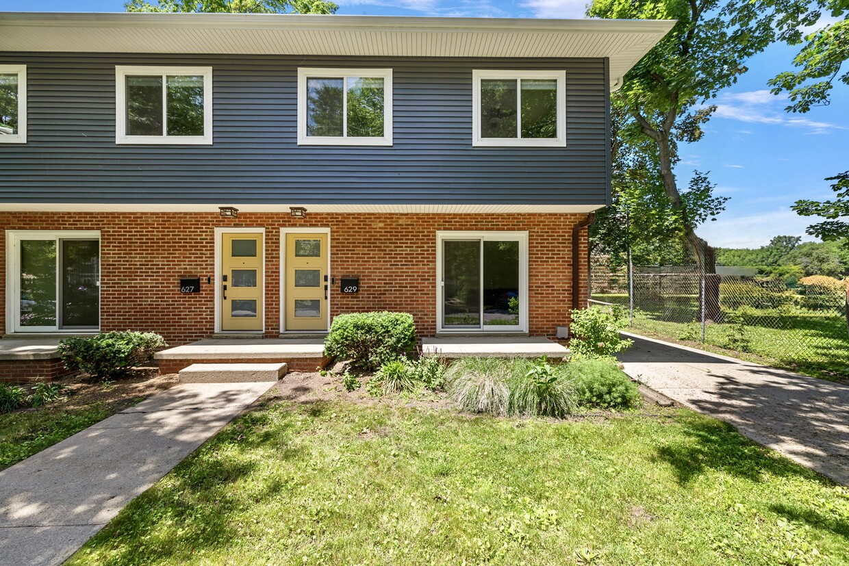 Primary Photo - 629 Brooks St