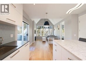 Building Photo - 2755 Maple St