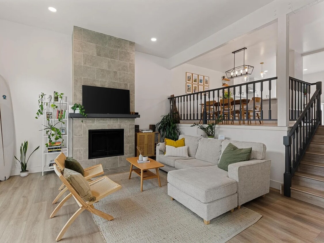 Living room - 2510 Woodlands Way