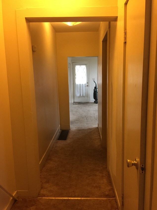 Primary Photo - 124 N Rile St
