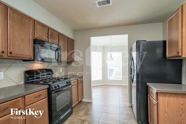 Foto del edificio - 16810 Blackberry Lily Ln