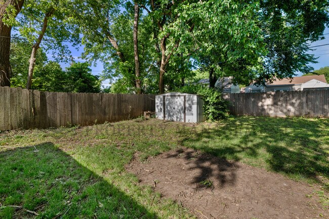 Building Photo - 853 N Terrace Dr