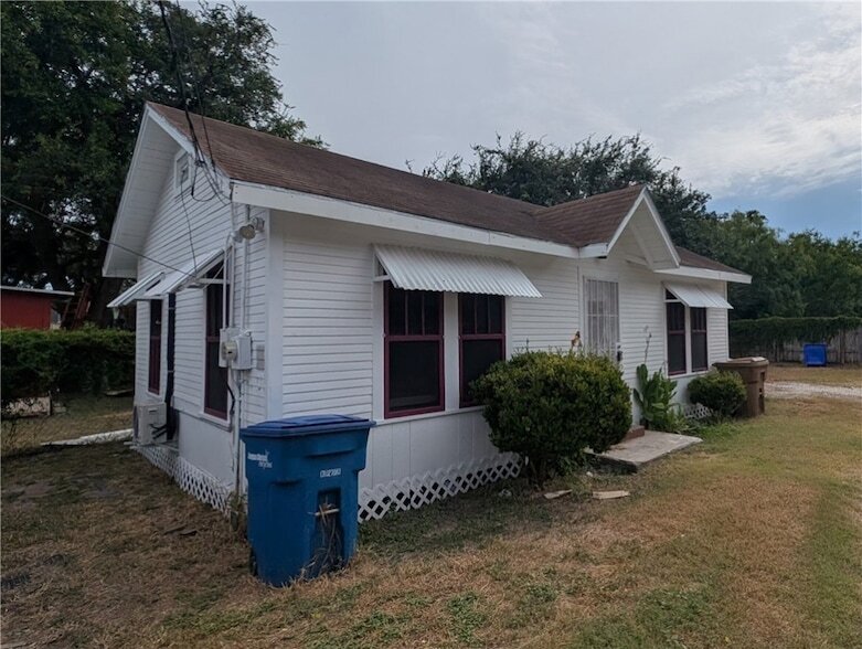 Primary Photo - 615 6th St