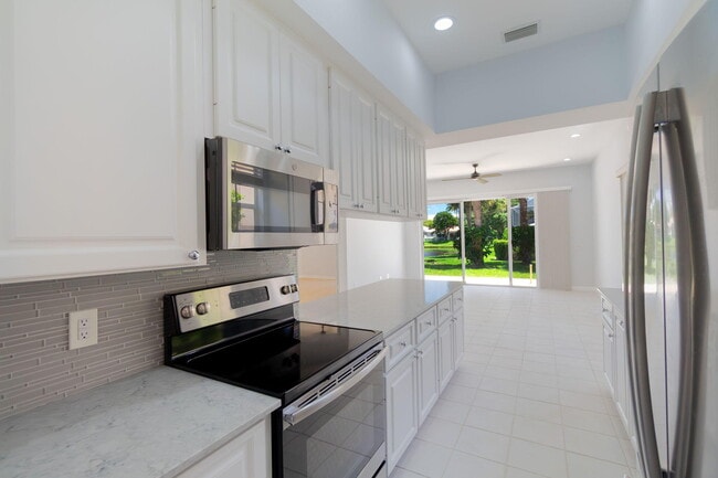 Building Photo - 4786 Blossom Dr