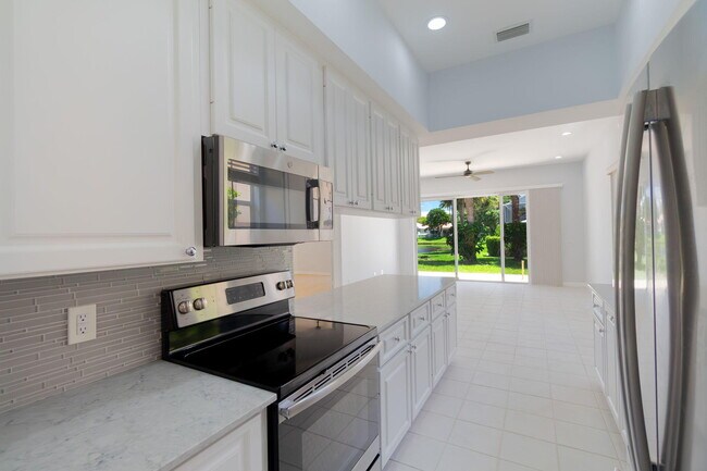 Foto del edificio - 4786 Blossom Dr